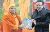  ?? SOURCED ?? ■
Chief minister Yogi Adityanath with actor and former MP Govinda at the Gorakhnath temple in Gorakhpur on Sunday.