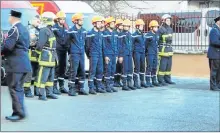  ??  ?? Les jeunes sapeurs pompiers