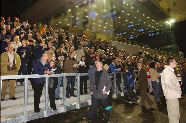  ??  ?? The opening meeting at Dundalk Greyhound Stadium in November 2003.