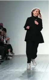  ??  ?? Polish designer Marta Jakubowski acknowledg­es the crowd during her 2019 Autumn/ Winter London collection.