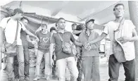  ?? - Gambar BERNAMA ?? SERAMAI 28 kutu rayau dan pemeras ugut yang ditahan polis dalam satu operasi khas banteras kutu rayau dan pemeras ugut di Terminal Bas Kuala Terengganu pada Sabtu.