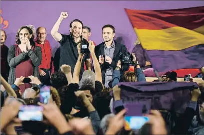  ?? ÀLEX GARCIA ?? L’alcaldessa de Barcelona, Ada Colau; el candidat d’UP, Pablo Iglesias, i Jaume Asens ahir a Barcelona