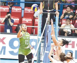  ??  ?? THE DE LA SALLE Lady Spikers take on rivals Ateneo Lady Eagles on the final play date of the eliminatio­n round of UAAP Season 79 tomorrow with the top seed at stake.