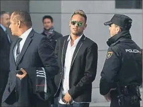  ?? DANI DUCH ?? Neymar y su padre, el día que declararon