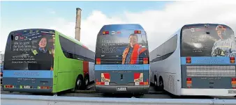  ?? ROBYN EDIE/STUFF ?? The Tiwai Point smelter company is reaching out to potential employees by advertisin­g on the back of buses that its staff members use to get to work.