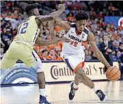  ?? [AP PHOTO] ?? Virginia’s De’Andre Hunter drives past Georgia Tech’s Moses Wright during the first half Wednesday in Charlottes­ville, Va.