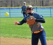  ?? THOMAS NASH — DIGITAL FIRST MEDIA ?? Upper Perkiomen’s Gail Kooser fires over to first for a putout during Friday’s game.
