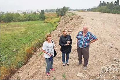  ??  ?? Vecinos molestos. En barrios aledaños al Procrear Liceo, se quejan por las secuelas de la obra.