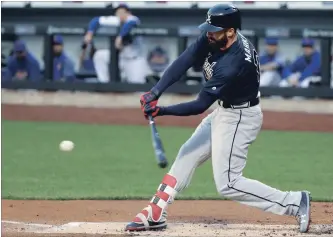  ?? ASSOCIATED PRESS FILE PHOTO ?? Atlanta Braves’ Nick Markakis hits an RBI single during the first inning against the Mets in New York on May 1.