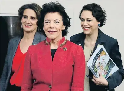  ?? EMILIA GUTIÉRREZ ?? Teresa Ribera, Isabel Celaá i Magdalena Valerio ahir després de la reunió del Consell de Ministres