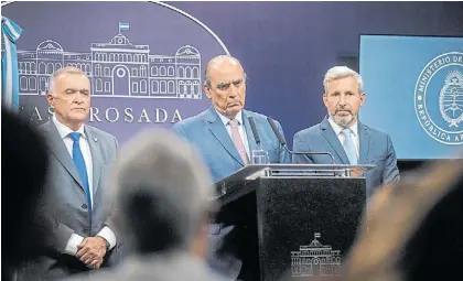  ?? LÓPEZ CLARO ?? Encuentro. Jaldo, Francos y Frigerio tras la reunión del Gobierno con los gobernador­es.