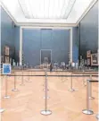  ?? FOTO: DPA ?? Wie in einer Abflughall­e sieht es derzeit in den Louvre-Sälen aus.
