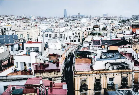  ?? ChemaF daFeaFh ?? Ciutat Vella, amb el parc d’habitatges més antic, és un districte amb un gran potencial de rehabilita­ció