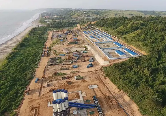  ??  ?? EDIÇÕES NOVEMBRO Infra-estrutura representa uma mudança na forma de investir a longo prazo no país e passa a ter um impacto positivo entre os angolanos e a região