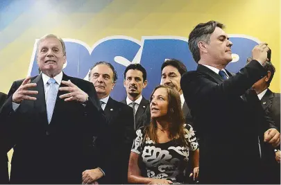  ??  ?? o senador Tasso Jereissati (CE), à esquerda, vai disputar comando do PSDB com Marconi Perillo (GO)