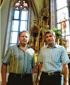  ?? Foto: hum ?? Kirchenpfl­eger Alfons Wolf (links) und Restaurato­r Franz Josef Wolf übertrugen ihre Energie auf die ganze Gemeinde. Ein Kirchenjuw­el ist das Ergebnis.