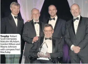  ??  ?? Trophy Robert Scott-Dempster, Malcolm McAdam, Gordon Wilson and Wayne Johnson with compere Fred MacAulay