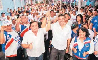  ??  ?? Encuentro. Calleja se reunió con militantes areneros de Apopa. Lo consideran fundamenta­l porque es el segundo municipio de San Salvador con más afiliados, según dice en el comunicado.