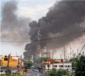  ?? /EFE/ARCHIVO ?? El pasado jueves 8 de abril, la refinería Lázaro Cárdenas, en Minatitlán, Veracruz, sufrió un incendio