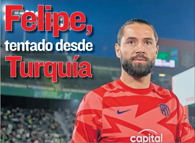  ?? ?? Felipe Monteiro, en el estadio Martínez Valero antes de la disputa del partido Elche-Atlético de Madrid.