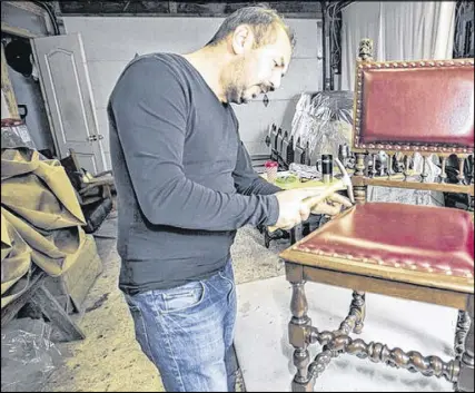  ?? CHRONICLE HERALD pHOTO ?? Sinan Doser works on an 18th-century chair in his Dartmouth workshop on Tuesday morning.