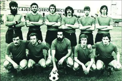  ??  ?? El Getxo de la temporada 1976-77. Arriba y de izquierda a derecha: Salaberria, Bilbao, Claudio, Julián, Mediavilla y Susaeta. Abajo y de izquierda a derecha: Fernando, Gonzalo, Muñoz, Landeta y Urbiola II.