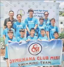  ??  ?? The GCM swimmers with Chung and Donna (right). — Photos courtesy of GCM