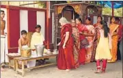  ?? PRAGYA PRIYADARSH­INI/ HT ?? Nine-day festivitie­s at Sri Bhakta Aanjaneya Trust in SIES, Nerul, which began on April 14, will end with a maha havan on the occasion of Ram Navami, on Friday.