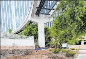  ?? Clark County ?? The exposed base of a
Las Vegas Monorail column on June 15. Boring Company crews accidental­ly exposed the column during digging operations.