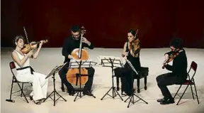  ?? PERE DURAN / NORD MEDIA ?? Amandine Beyer (esquerra) amb el Kitgut Quartet a Torroella