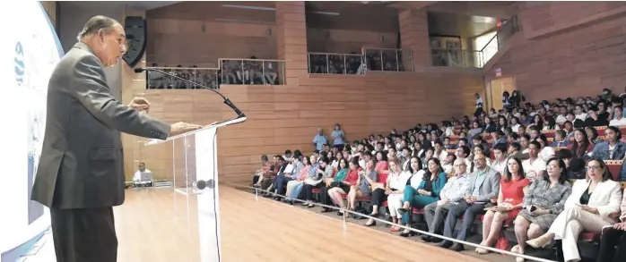  ?? JOSÉ MALDONADO ?? El director del Listín Diario, Miguel Franjul, en el acto inaugural de la XI Feria de la Semana de la Geografía 2023, destacó los aportes del periódico al cuidado del medio ambiente en el país y expuso sobre la necesidad de crear conciencia sobre el desafío de preservar lox recursos naturales, sobre todo el agua.