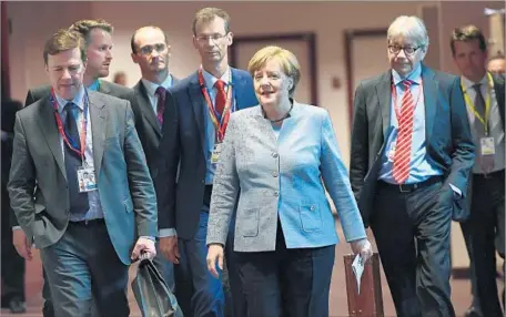  ?? Emmanuel Dunand AFP/Getty Images ?? GERMAN Chancellor Angela Merkel arrives at a news conference after a meeting of the 27 remaining European Union leaders. Merkel had emphasized that the union is “not allied against the United Kingdom,” but leaders still expressed resolve to negotiate...