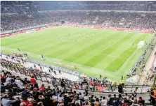  ?? LAPRESSE ?? San Siro in un derby tra Inter e Milan degli anni scorsi