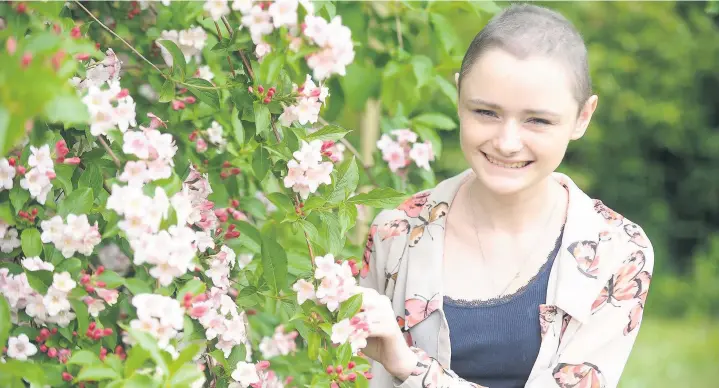  ??  ?? > Emily Clark, pictured here aged 16, set up a website from her sick bed encouragin­g people to become bone marrow doners. Emily, pictured below with her mother Donna, sadly died last year, aged 18