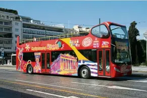  ??  ?? Some kids might enjoy a ride on a hop-on, hop-off bus to explore tourist attraction­s.