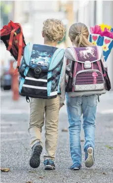  ?? FOTO: IMAGO IMAGES ?? Für 1,5 Millionen Kinder und Jugendlich­en startet in Baden-Württember­g am Montag die Schule – 95 000 von ihnen sind Erstklässl­er.