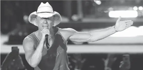  ?? RICK SCUTERI/THE ASSOCIATED PRESS ?? After hurricane Irma destroyed much of the U.S. Virgin Islands, country music superstar Kenny Chesney started organizing relief efforts.