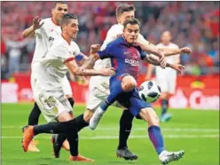  ??  ?? EN EL AIRE. Sevilla y Barça son los finalistas de la Supercopa 2018.