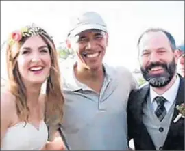  ?? The Youngrens ?? ON THEIR WEDDING DAY, Stephanie and Brian Tobe ran to pose with President Obama, who was finishing up a round at Torrey Pines Golf Course in La Jolla.