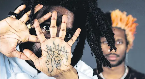  ?? Foto: Subversive­inc. ?? Sie haben genug für ihre Kunst gelitten, jetzt sind wir dran: Das US-Duo Eadyy und The OGM alias Ho99o9 ging mit seinem brutalen Hardcore-Punk und Hardcore-Rap im Wiener Fluc erstmals gegen ein österreich­isches Publikum vor. Eine intensive und...