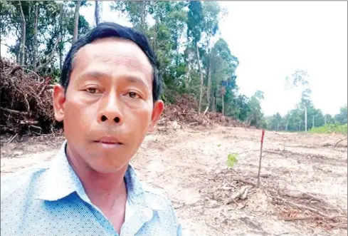 ?? CHEA HEAN VIA FACEBOOK ?? Civil society organisati­on ACNCIPO head Chea Hean claimed environmen­t officials conspired with perpetrato­rs of a 100ha land grab in Oral Wildlife Sanctuary by allowing them to plant trees.