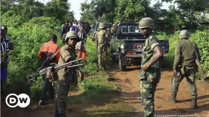  ??  ?? DRC soldiers on patrol in Beni in 2018