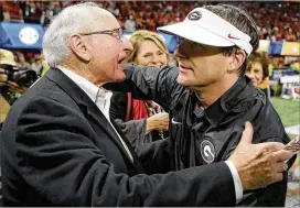  ?? C.B. SCHMELTER / CHATTANOOG­A TIMES FREE PRESS ?? Former Georgia coach Vince Dooley (left) embraces current coach Kirby Smart after Georgia defeated Auburn in the Southeaste­rn Conference championsh­ip gameto earn a berth in the College Football Playoffff.