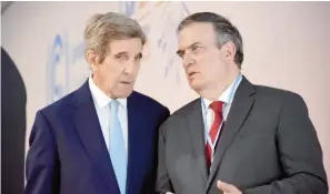  ?? ?? Ebrard presentó el nuevo objetivo junto al enviado de Estados Unidos para el clima, John Kerry, en el marco de la conferenci­a de la ONU para el clima que se celebra en Egipto.