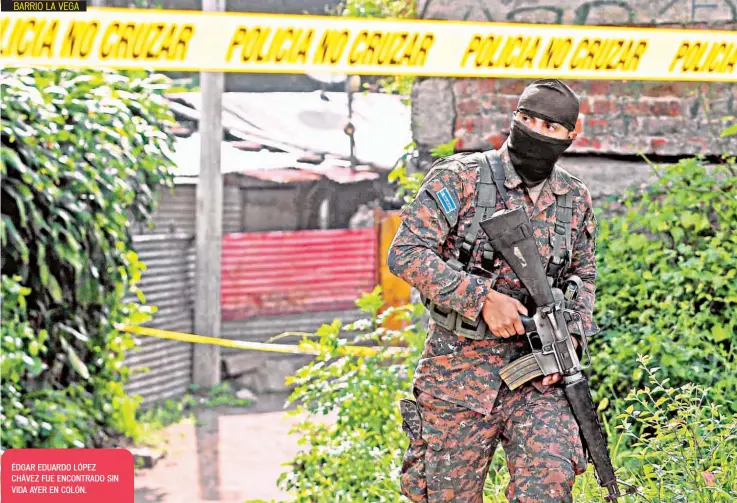  ??  ?? BARRIO LA VEGA ÉDGAR EDUARDO LÓPEZ CHÁVEZ FUE ENCONTRADO SIN VIDA AYER EN COLÓN.