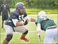  ?? Peter Hvizdak / Hearst Connecticu­t Media ?? Travis Jones, left, weighs 355 pounds and was a standout two-way lineman for Wilbur Cross High School.