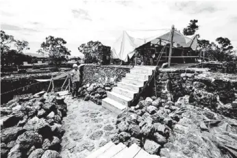 ??  ?? Las afectacion­es al templo de Tláloc sacaron a la luz los restos de la antigua edificació­n.