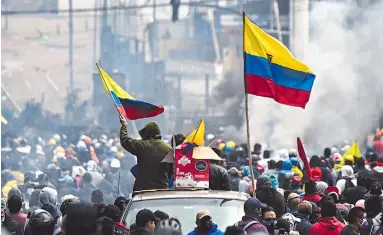  ?? AFP ?? Miles de indígenas se resisten al estado de excepción en Ecuador