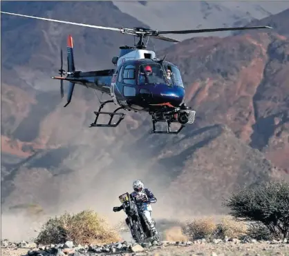  ??  ?? Adrien Van Beveren (Yamaha), en acción durante la etapa 11 del pasado Rally Dakar 2021.