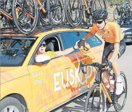  ?? FOTO: PHOTOGOMEZ­SPORT/FUNDACIÓN EUSKADI ?? Satisfecho Jorge Azanza, al volante en la imagen, cree que la primera parte de la temporada ha sido positiva